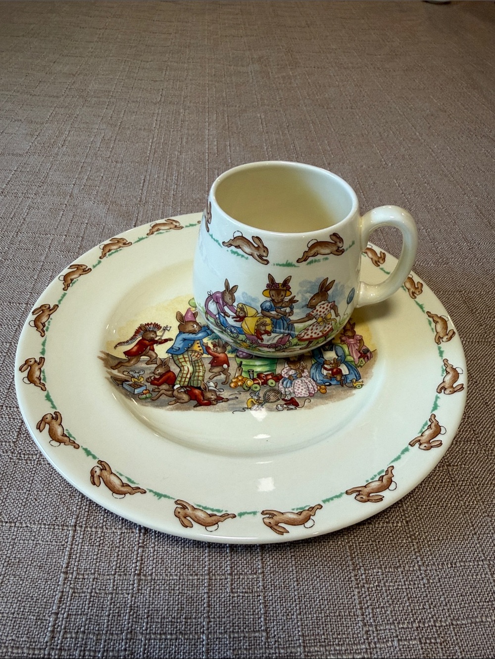 Royal Doulton Bunnykins Holiday Bunny Plate and Mug Set Rare Vintage 8.5 “